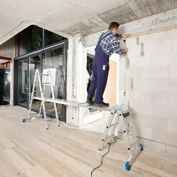 Krause Stabilo Sprossen-Gelenk-Combileiter - Arbeitshöhe: 5,3 m, 2 x 6 Sprossen, Treppenfunktion, Aluminium - Anwendungsbeispiel