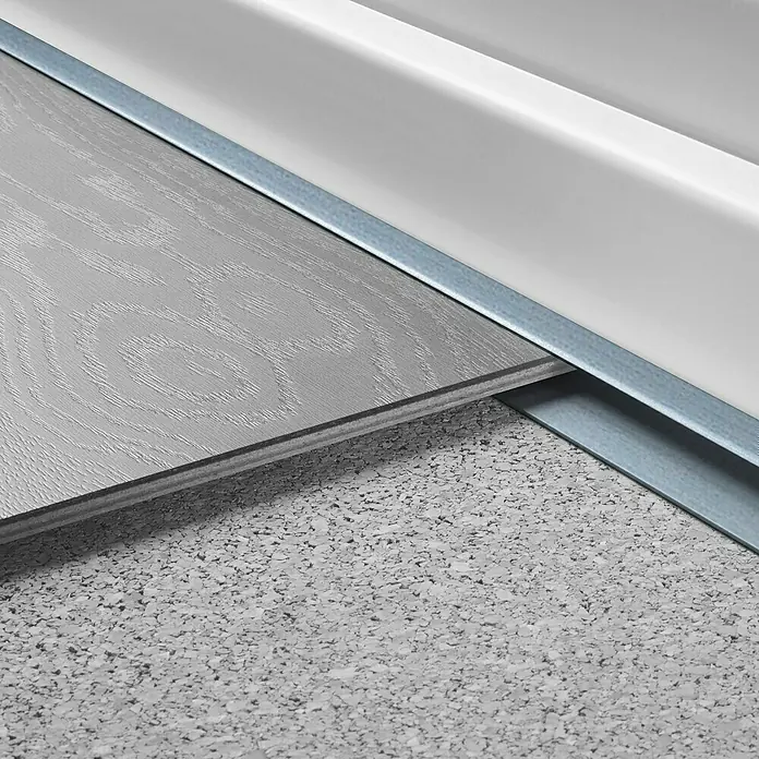 LOGOCLIC Endprofil 250 - Silber, 0,9 m x 24 mm x 12 mm, Montageart: Kleben - Stimmungsaufnahme