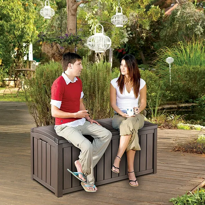 Keter Baúl para jardín Glenwood - Marrón, 128 x 65 x 61 cm, Polipropileno - Producto en uso