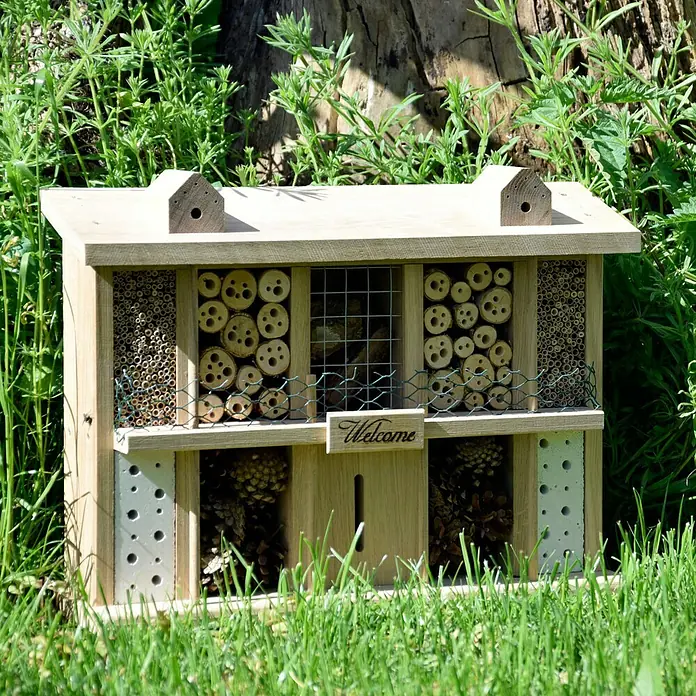 Dobar Insektenhotel Landsitz-Superior - 47 x 12,5 x 34 cm, Eiche - Stimmungsaufnahme
