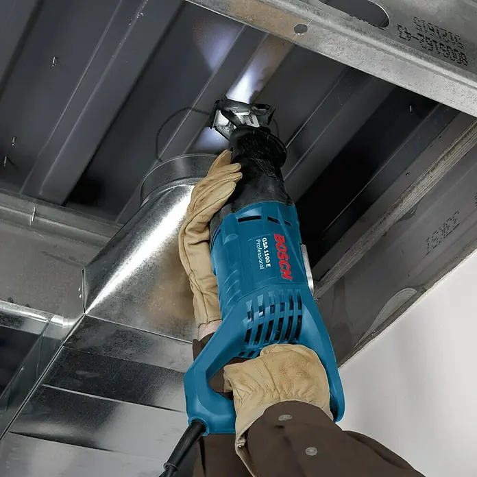 Bosch Professional Säbelsäge GSA 1100 E - 1.100 W, Hublänge: 28 mm