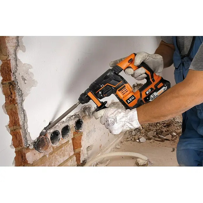 AEG Powertools Akku-Kombihammer BBH 18 - 18 V, Li-Ionen, 4 Ah, 2 Akkus, Einzelschlagstärke: 2,3 J, Leerlaufdrehzahl: 0 U/min - 1.400 U/min - Vorderansicht