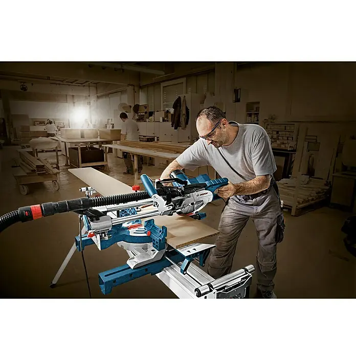 Bosch Professional Paneelsäge GCM 8 SJL - 1.600 W, Durchmesser Sägeblatt: 216 mm - Anwendungsbeispiel