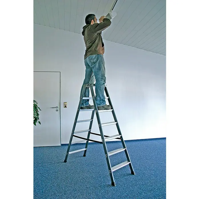 Krause Monto Stufen-Doppelleiter SePro D - Arbeitshöhe: 3,05 m, Anzahl Tritte: 2 x 7 Stufen, Tiefe Stufen: 80 mm, Aluminium - Anwendungsbeispiel