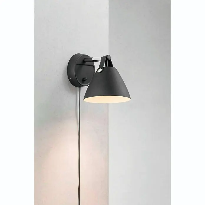 Nordlux Strap Aplique de pared - 35 W, L x An x Al: 21,5 x 16,5 x 17 cm, Negro, GU10 - Producto en uso