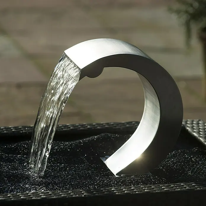 Ubbink Einbau-Wasserfall Mamba S - 39 x 28 x 34 cm, Edelstahl, Leuchtmittel: LED - Anwendungsbeispiel