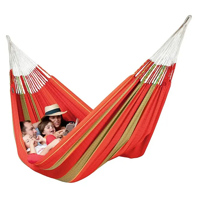 Hamaca familiar Flora Chilli - L x An: 400 x 180 cm, Rojo/Verde - Producto en uso