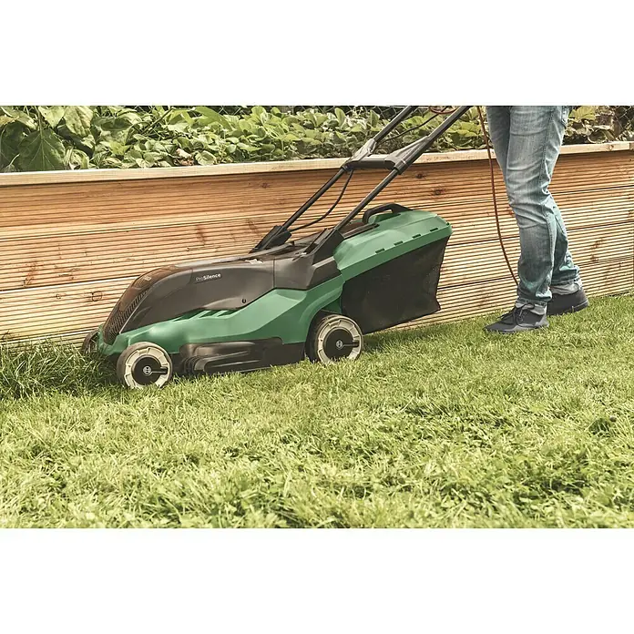 Bosch Universal Rotak Električna kosilica 450 - 1.300 W, Širina reza: 35 cm - Proizvod u upotrebi