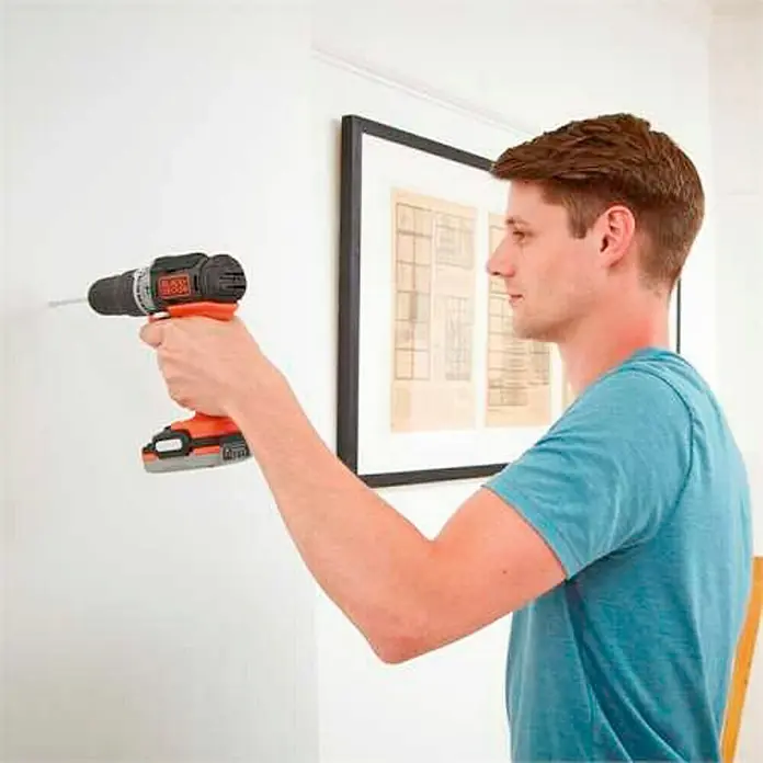 Black+Decker Taladro atornillador percutor de batería BDCHD12S1-XJ - 12 V, Iones de litio, 1 batería - Producto en uso