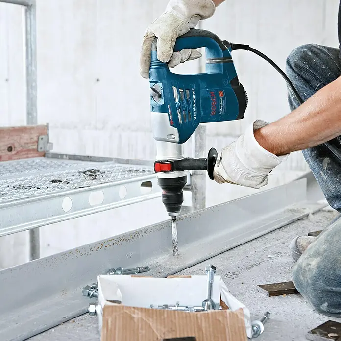 Bosch Professional Bohrhammer GBH 4-32 DFR - 900 W, 0 U/min - 760 U/min, Einzelschlagstärke: 4,2 J - Anwendungsbeispiel