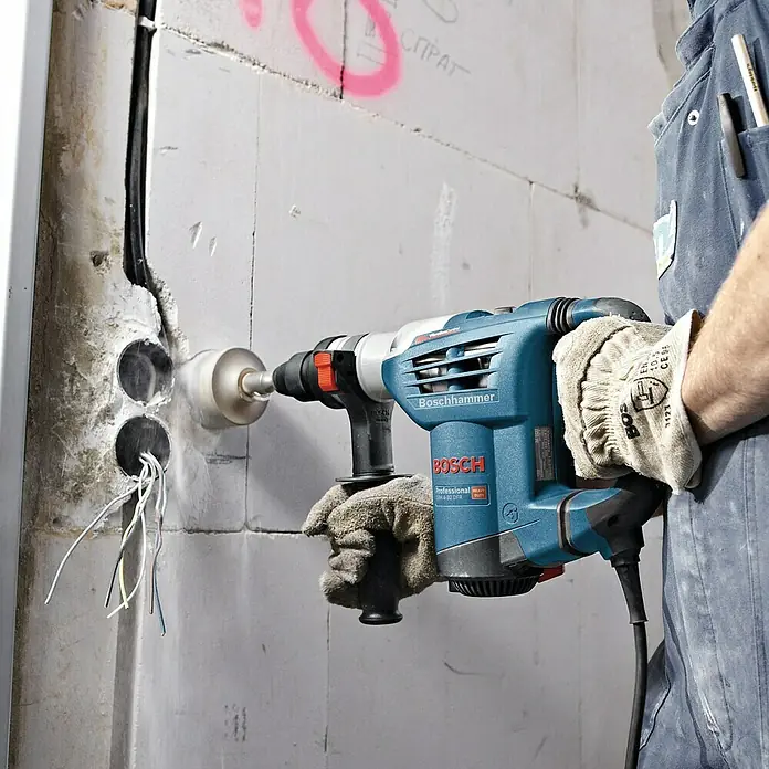 Bosch Professional Bohrhammer GBH 4-32 DFR - 900 W, 0 U/min - 760 U/min, Einzelschlagstärke: 4,2 J - Anwendungsbeispiel