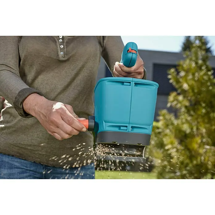 Gardena Handstreuer M - Streubreite: 1 m - 4 m, 1,8 l - Anwendungsbeispiel