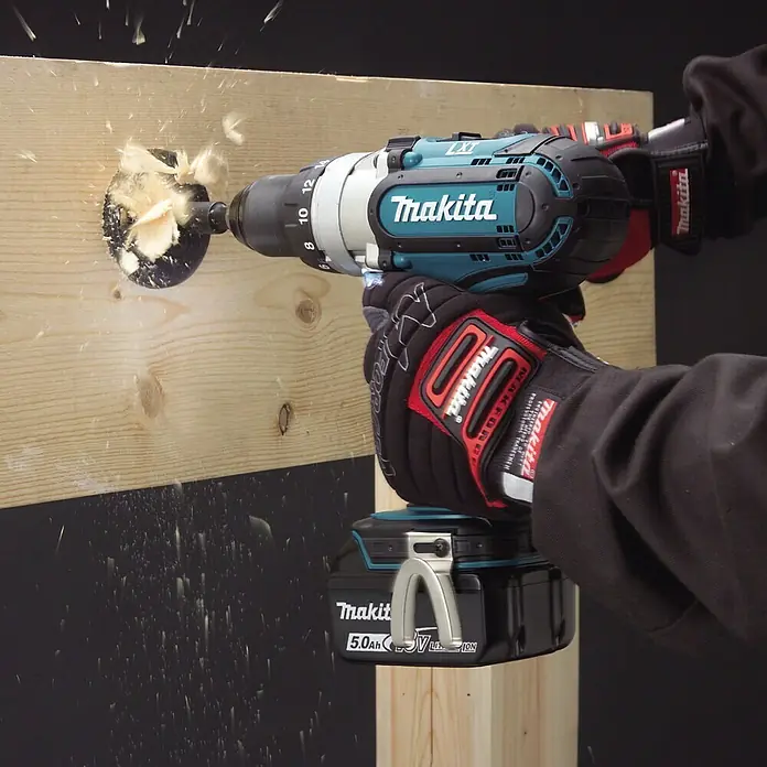 Makita Akku-Bohrschrauber DDF451RTJ - 18 V, 1 Akku, 5 Ah, Leerlaufdrehzahl: 0 U/min - 1.700 U/min - Anwendungsbeispiel