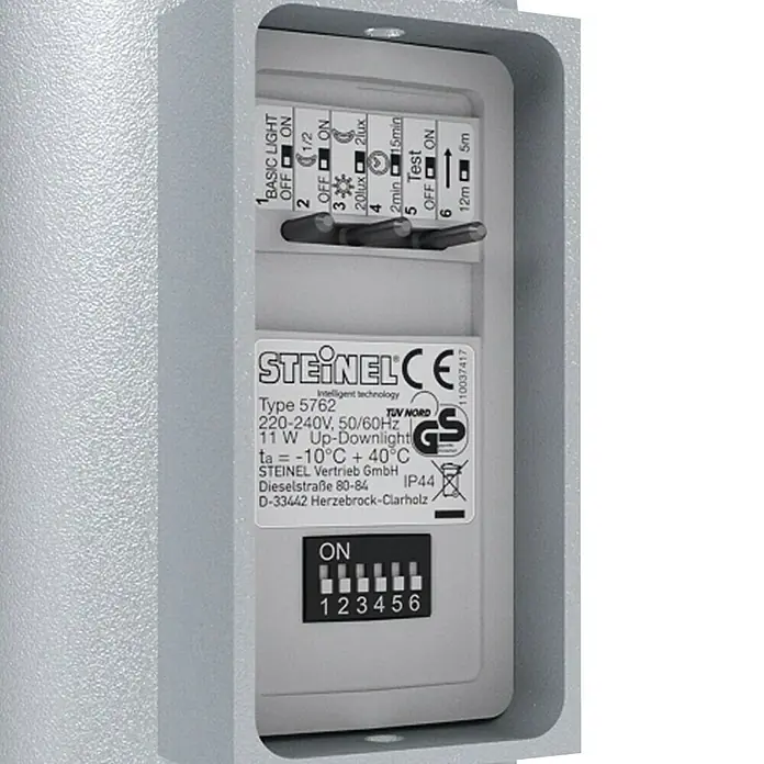 Steinel LED-Sensor-Außenwandleuchte L 920 - 10 W, L x B x H: 9,4 x 9,5 x 22,5 cm, Anthrazit, Warmweiß - Detailaufnahme