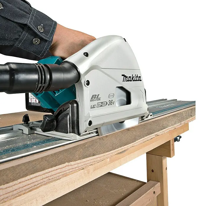 Makita Akku-Tauchsäge DSP600ZJ - 18 V, Ohne Akku, Sägeblatt: Ø 165 mm, 2.500 U/min - 6.300 U/min - Anwendungsbeispiel