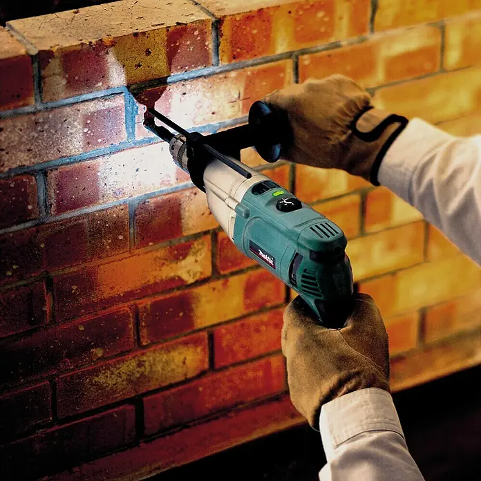 Makita Schlagbohrmaschine HP2071FJ - 1.100 W, Leerlaufdrehzahl: 0 U/min - 2.900 U/min - Anwendungsbeispiel