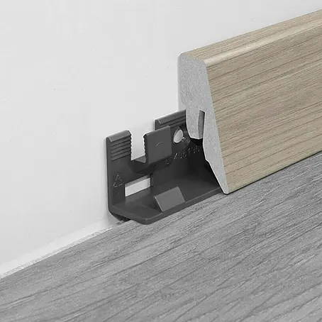 LOGOCLIC  Podna kutna lajsna K40 C hrast Verola