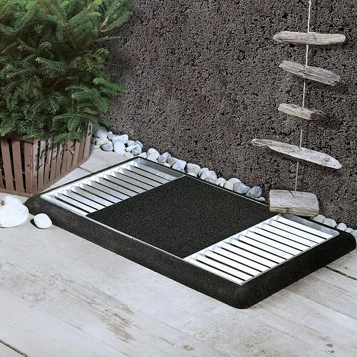 Plus Fußabtreter Cubic - 48 x 88 x 4 cm, Schwarz, Silber - Stimmungsaufnahme