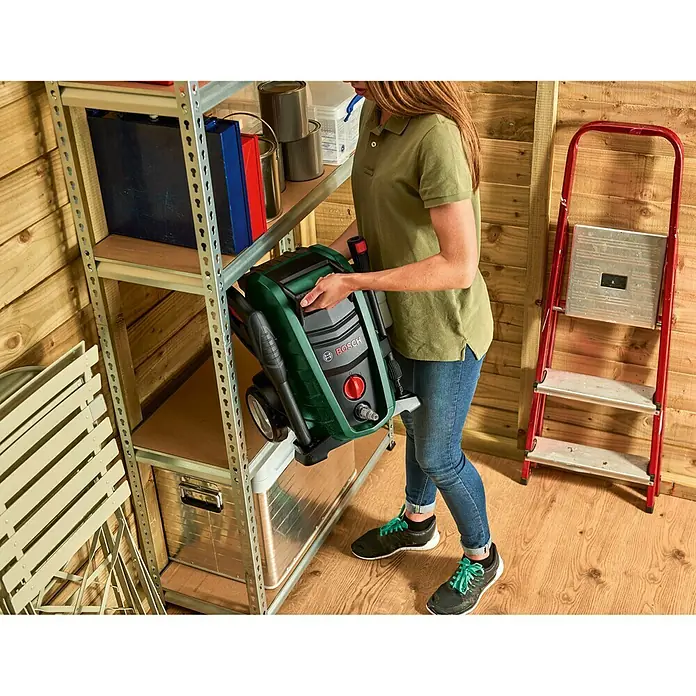 Bosch Visokotlačni čistač UniversalAquatak 130 - 1.700 W, Maksimalni tlak: 130 bar, Radni protok: Maks. 380 l/h - Živopisni prikaz