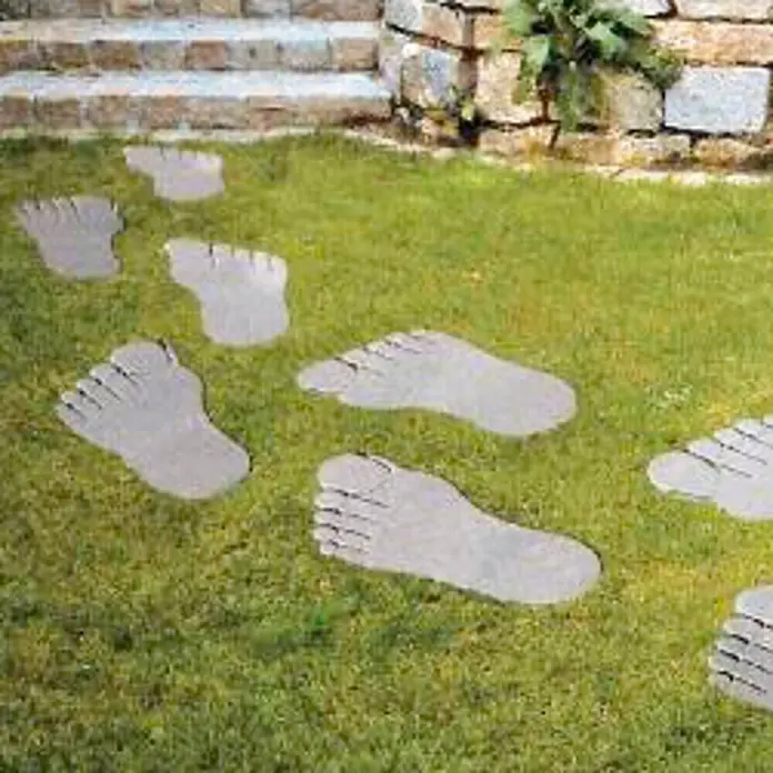 Gehwegplatte Betonfüße Feet - Grau, 53 x 30 x 5 cm, Beton