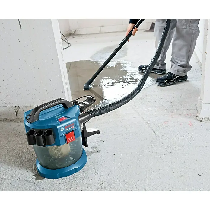 Bosch Professional Akumulatorski usisavač za mokro i suho usisavanje - 18 V, Bez akumulatora, Zapremina spremnika: 10 l - Proizvod u upotrebi