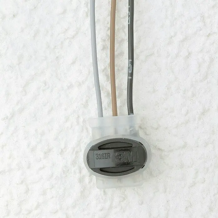 Gardena Stezaljka za kabel - Namijenjeno za: Ventile za navodnjavanje od 24 V, Poprečni presjek kabela 0,33 – 1,5 mm² - Proizvod u upotrebi