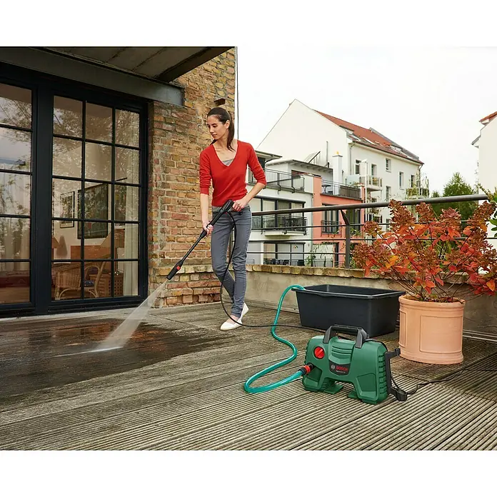 Bosch Hochdruckreiniger EasyAquatak 120 - 1.500 W, Max. Druck: 120 bar, Fördermenge: Max. 350 l/h - Anwendungsbeispiel