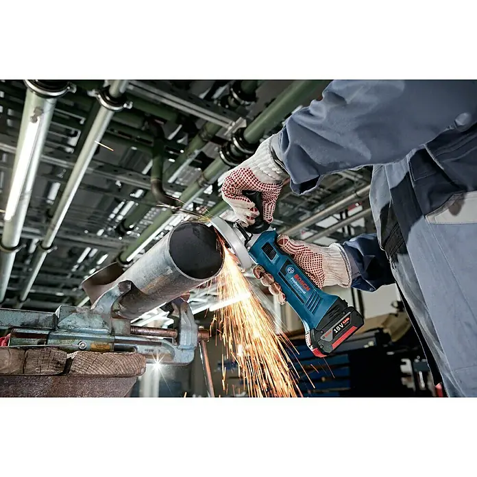 Bosch Professional Akku-Winkelschleifer GWS 18-125 V-LI L-Boxx - 18 V, Li-Ionen, Ohne Akku, Durchmesser Scheibe: 125 mm, Leerlaufdrehzahl: 0 U/min - 10.000 U/min - Anwendungsbeispiel