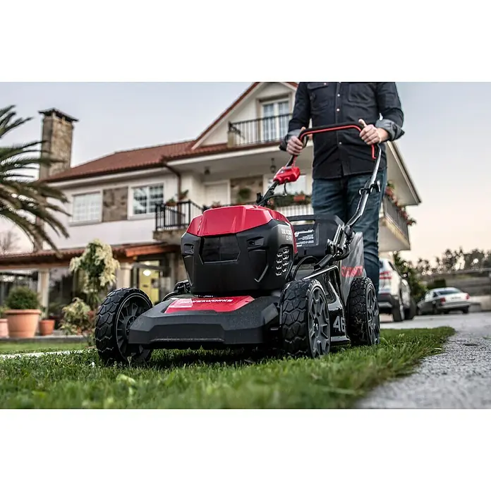 Powerworks Akumulatorska kosilica PD48LM46SPK4 - 48 V, Litij-ionska, 4 Ah, 1 baterija, Širina reza: 46 cm - Proizvod u upotrebi