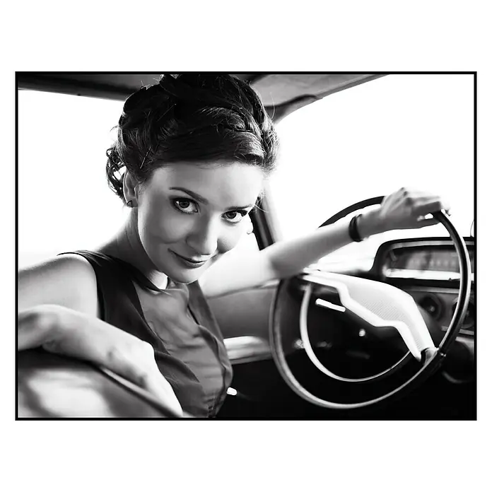 Cuadro de vidrio Girl - Chica al volante, An x Al: 40 x 30 cm