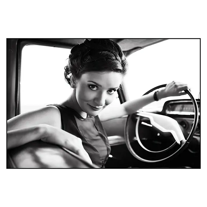 Cuadro de vidrio Girl - Chica al volante, An x Al: 90 x 60 cm
