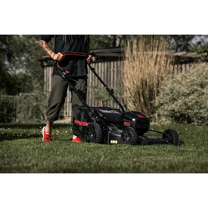 Powerworks Akumulatorska kosilica PC82LM46K5 - 82 V, Širina reza: 46 cm - Proizvod u upotrebi