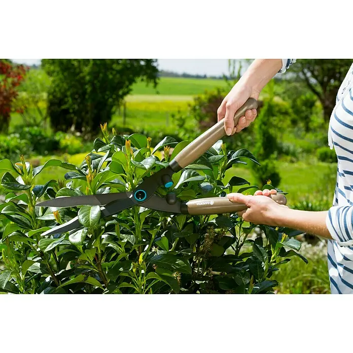 Gardena Ručne škare za živicu - Duljina oštrice: 23 cm - Proizvod u upotrebi