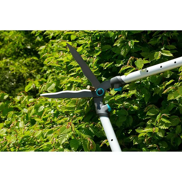 Gardena Ručne škare za živicu - Duljina oštrice: 23 cm - Proizvod u upotrebi