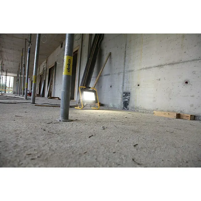 Profi Depot Mobiler LED-Strahler - 100 W, Gelb/Schwarz, L x B x H: 40,5 x 44,4 x 22,3 cm, IP65 - Vorderansicht