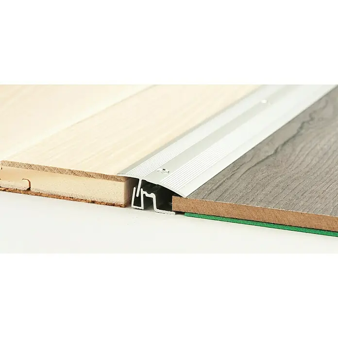 LOGOCLIC Übergangsprofil 401 - Silber, 0,9 m x 38 mm, Montageart: Schrauben - Detailaufnahme
