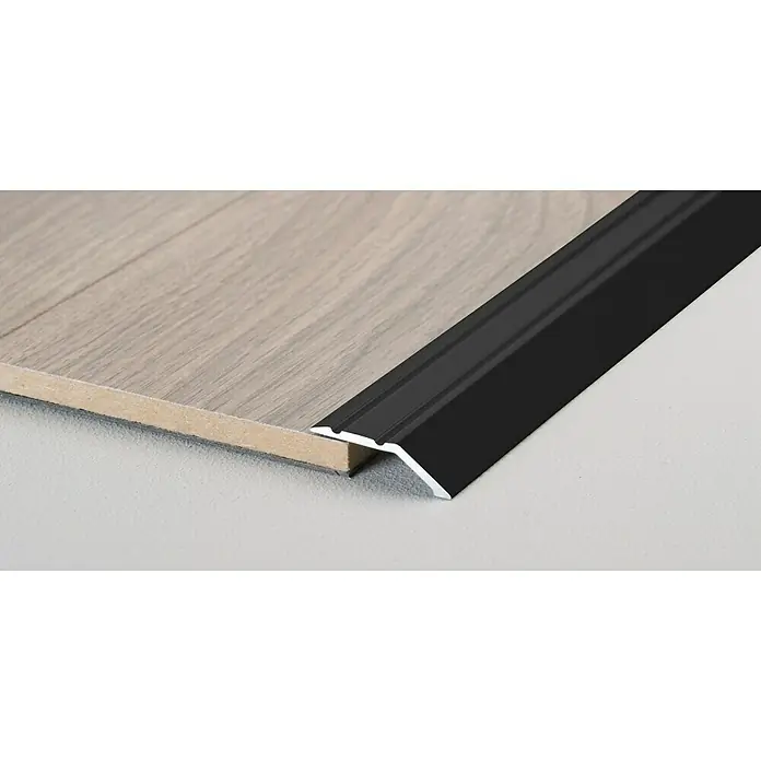 LOGOCLIC Abschlussprofil 146 - Schwarz, 0,9 m x 32 mm, Montageart: Kleben - Detailaufnahme