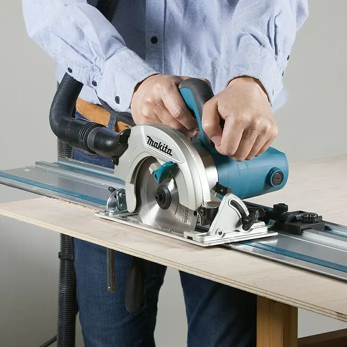 Makita Ručna kružna pila - 1.050 W, List pile: Ø 165 mm, Broj okretaja pri praznom hodu: 5.200 okr/min