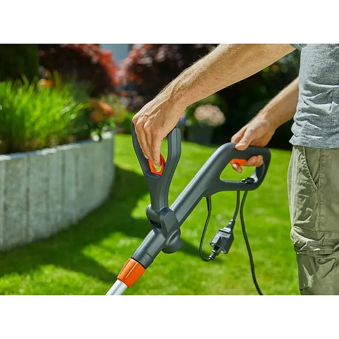Gardena Električni trimer za travu PowerCut 650/28 - 650 W, Širina reza: 28 cm - Proizvod u upotrebi