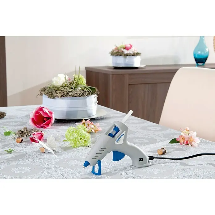 Dremel Pištolj za vruće ljepljenje 930-18 Hobby - Promjer uloška za ljepilo: 7 mm, Vrijeme zagrijavanja: 5 min - Proizvod u upotrebi