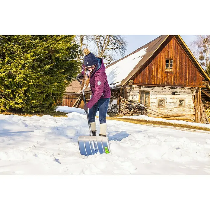 Freund Victoria Schneeschieber Profi - Breite: 50 cm, Langstiel - Anwendungsbeispiel