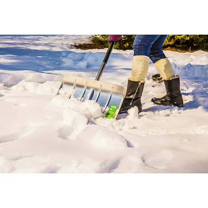 Freund Victoria Schneeschieber Profi - Breite: 50 cm, Langstiel - Anwendungsbeispiel