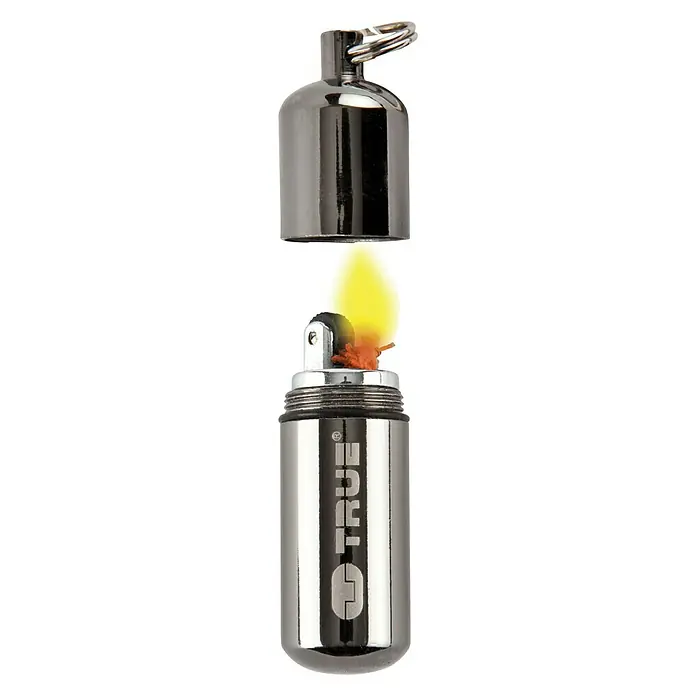 True Utility Miniencendedor de gasolina Fire Stash - L x An x Al: 45 x 15 x 15 mm, Acero inoxidable 420 - Producto en uso