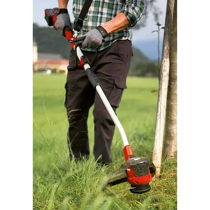 Einhell Power X-Change Akku-Rasentrimmer GE-CT 36/30 Li E-Solo - 36 V, Ohne Akku, Schnittbreite: 30 cm - Anwendungsbeispiel