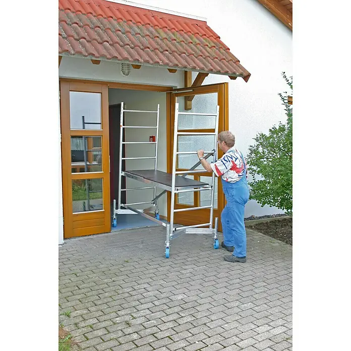 Krause ClimTec Gerüst-Set fahrbar mit Rollen - Arbeitshöhe: 7 m, Belastbarkeit Bühne: 180 kg, Bühnengröße: 0,9 m² - Anwendungsbeispiel