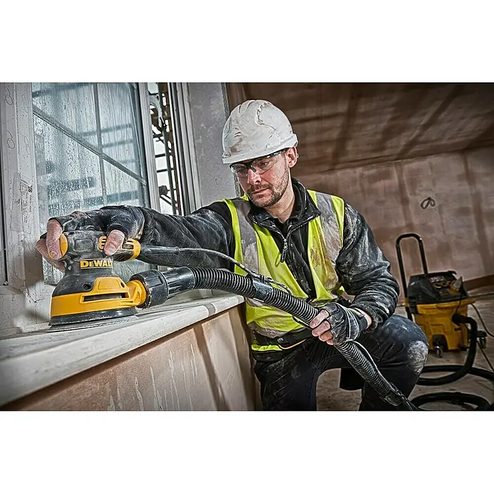 Dewalt Ekscentrična brusilica DWE6423 - 280 W, Promjer brusnog tanjura: 125 mm - Proizvod u upotrebi
