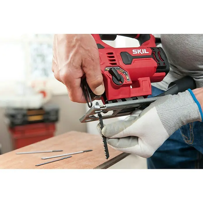 Skil Pendelhubstichsäge 4530 AA - 550 W, 0 Hübe/min - 3.000 Hübe/min - Anwendungsbeispiel