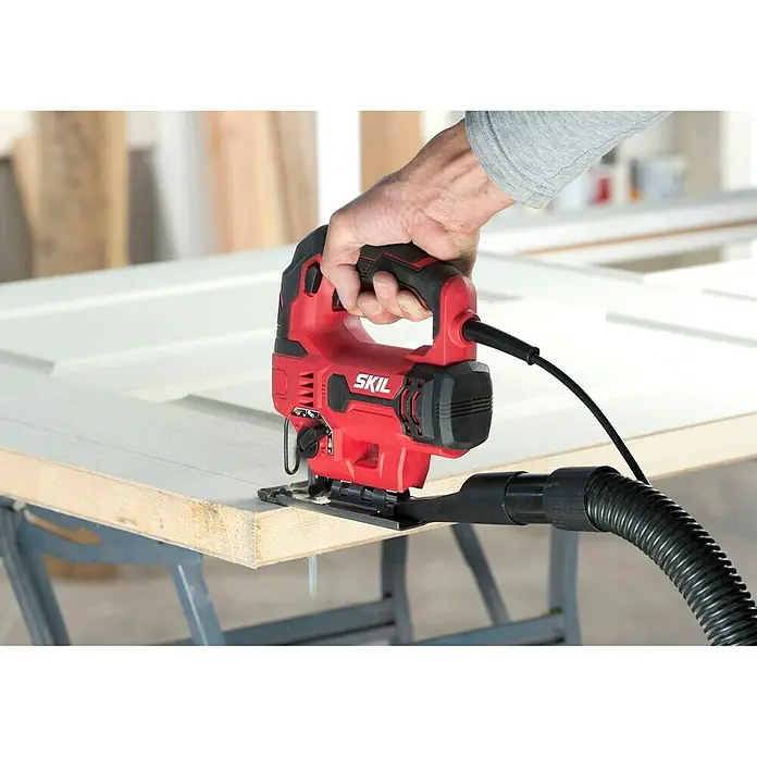 Skil Pendelhubstichsäge 4530 AA - 550 W, 0 Hübe/min - 3.000 Hübe/min - Anwendungsbeispiel