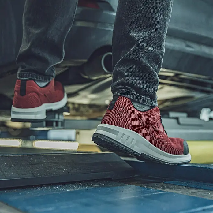Steitz Secura Sicherheitshalbschuh CP 4360 SF - Schuhgröße: 44, Rot, S3 - Anwendungsbeispiel
