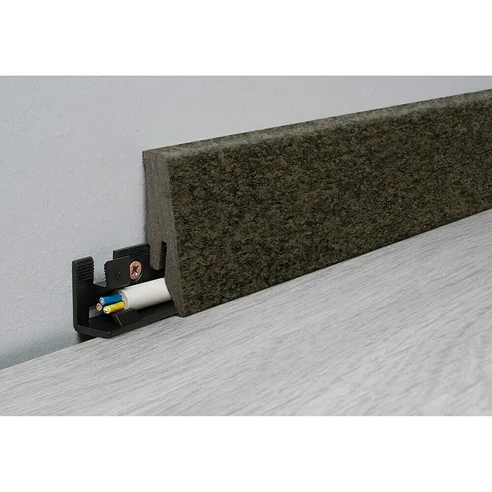 LOGOCLIC Aquaprotect Sockelleiste K58 Mondial - 2,6 m x 18 mm x 58 mm, Gerade - Detailaufnahme